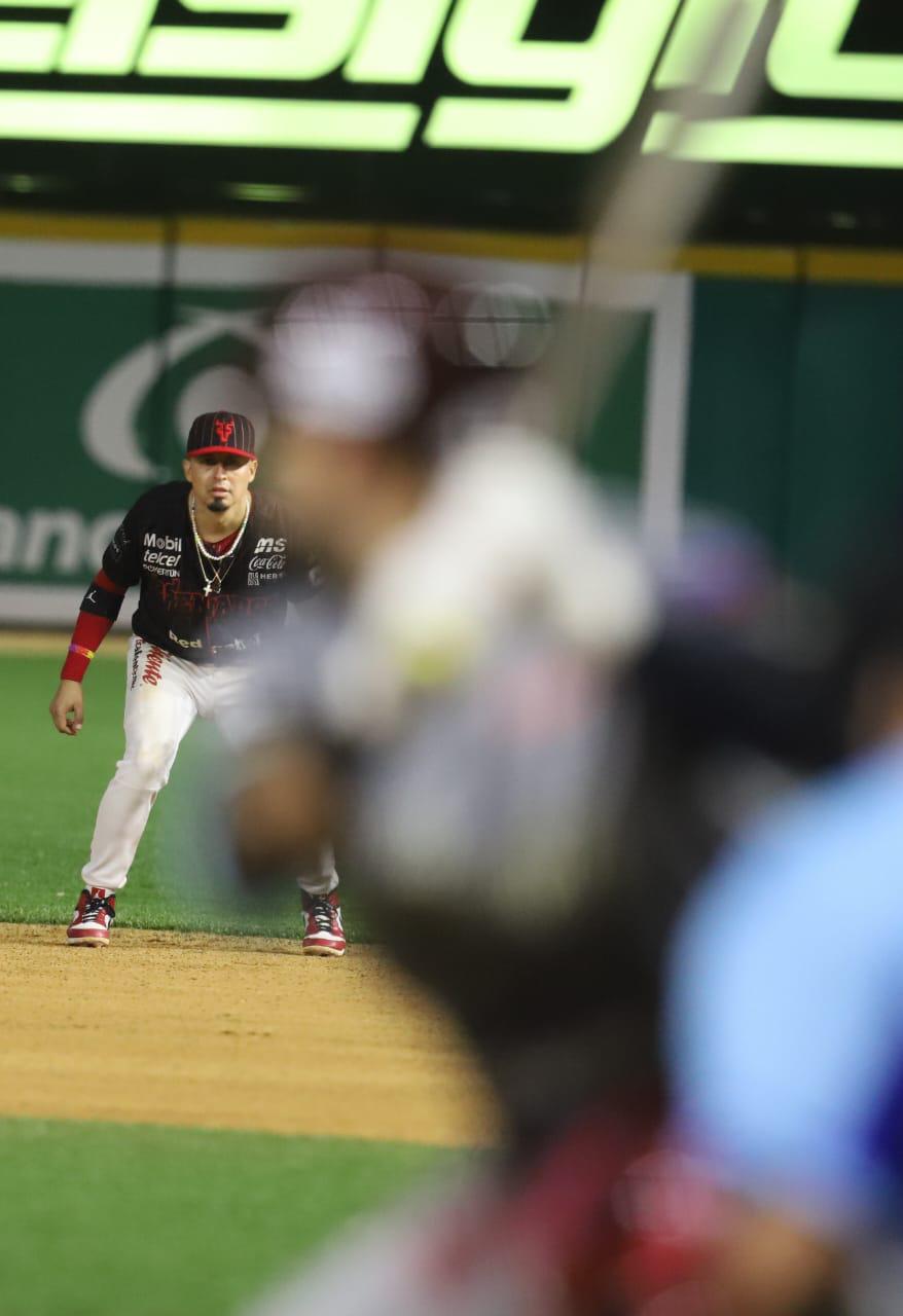 $!Venados pega de nuevo a Tomateros y está a la mitad del camino a la final