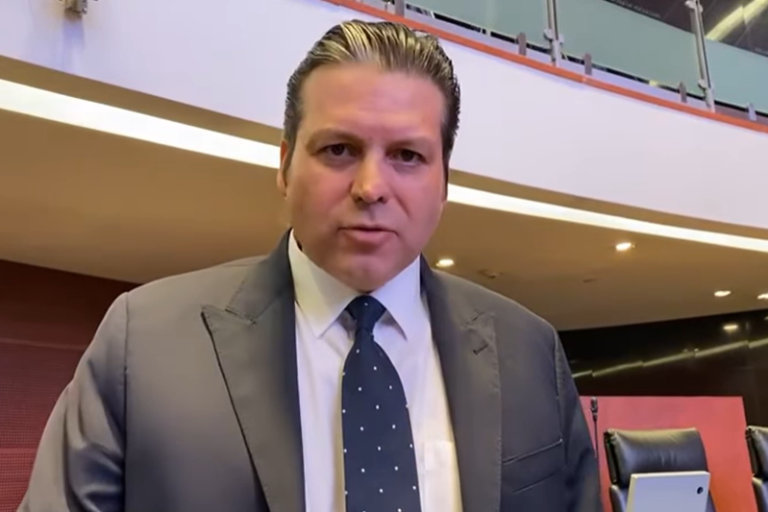 Mario Zamora vota a favor de dictamen modificado que pone como plazo el 2028 para que el Ejército deje las calles