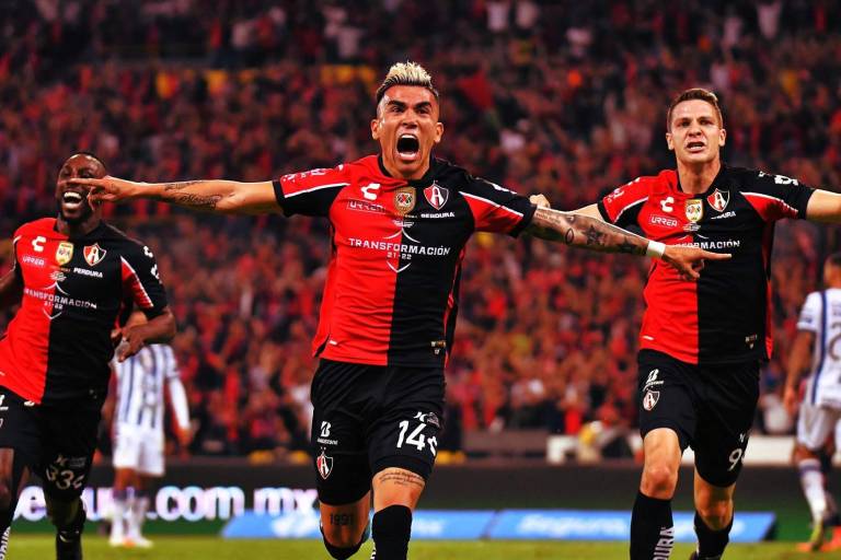 Con un Camilo providencial, Atlas saca ventaja ante Pachuca en la final de ida