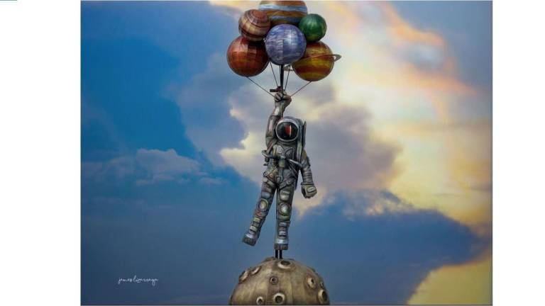 El creativo James Lizárraga compartió en sus redes sociales su miradas a Fantasía a la Luna.