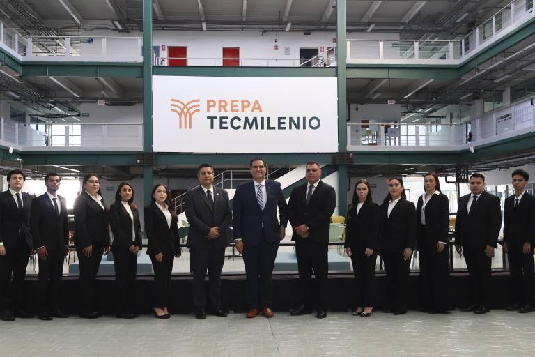 Realizan alumnos del Tecmilenio Culiacán la firma de títulos y grados académicos