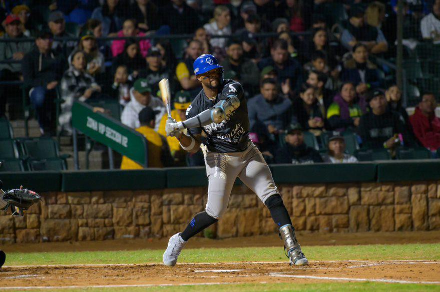 $!Con letal rally, Yaquis pega primero en Los Mochis