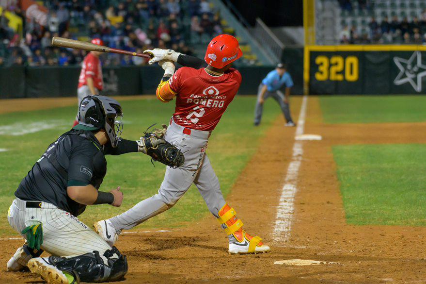 $!Con par de squeeze plays, Venados amarra la serie en Los Mochis