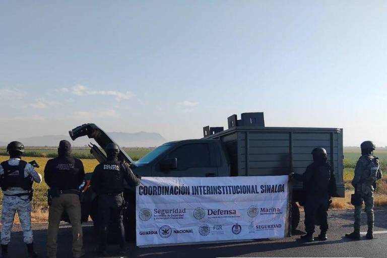Aseguran camioneta con blindaje artesanal en Navolato