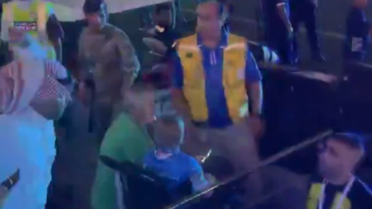 El momento del insólito latigazo tras la final de la Supercopa.