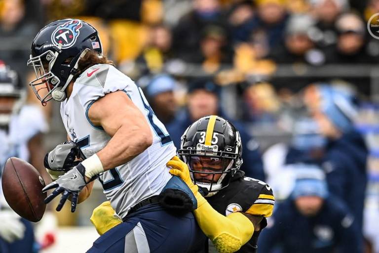 Los Steelers vencen a Titans y mantienen vivos sus sueños de playoffs