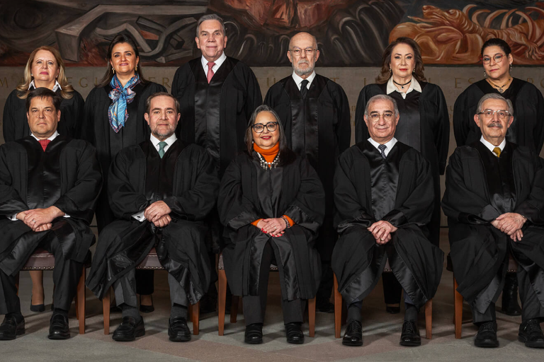Ocho ministros renuncian a la Suprema Corte; el Senado recibe las dimisiones