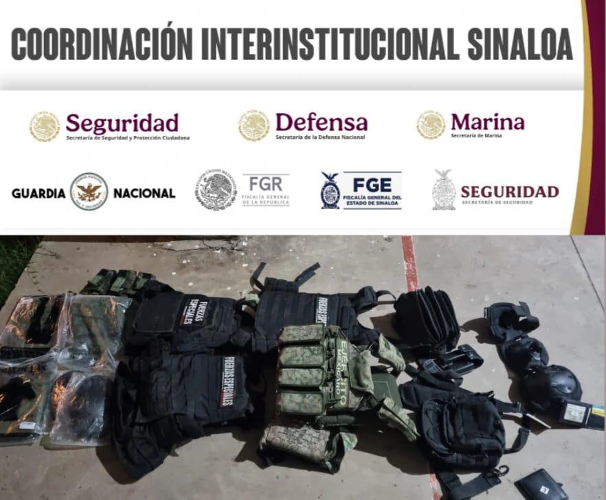 $!Marina detiene a 4 hombres armados con drogas y arsenal en Navolato