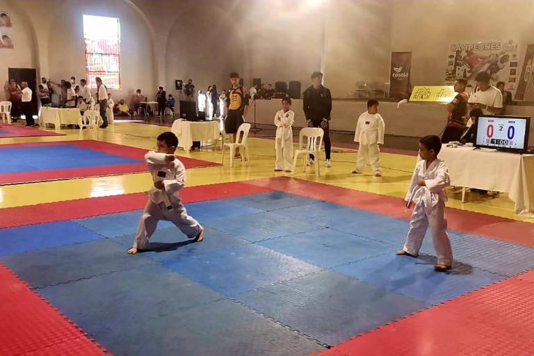Mazatlecos regresan con primeros lugares de la Copa Cosalá de Taekwondo