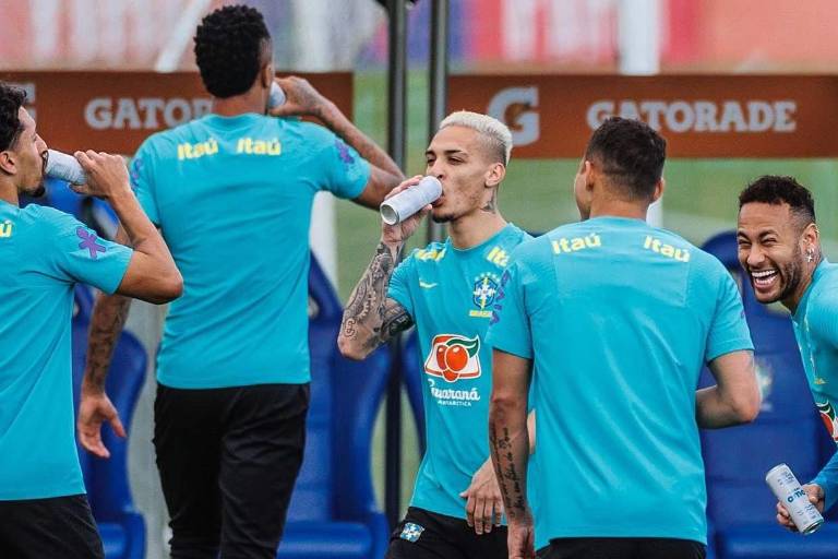 Brasil, con el retorno de Neymar, recibe a un Chile con el sueño mundialista vivo