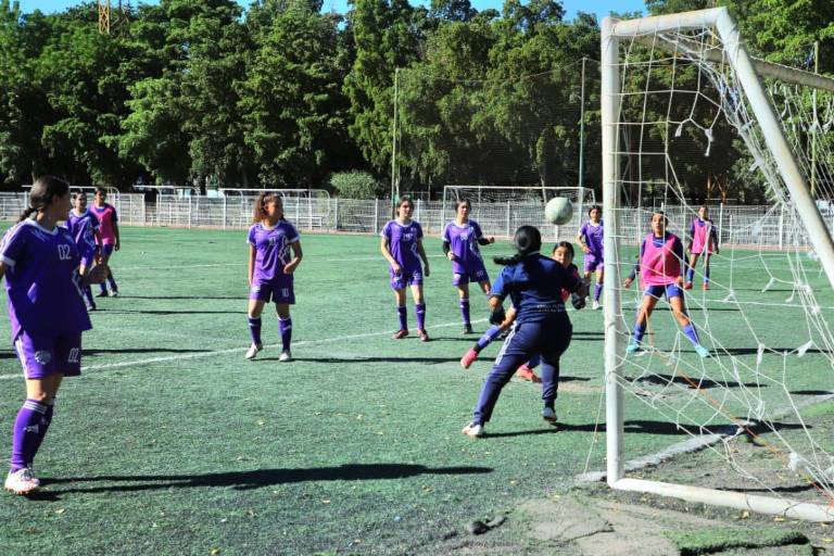 Avanza Culiacán sin problemas al Estatal de futbol