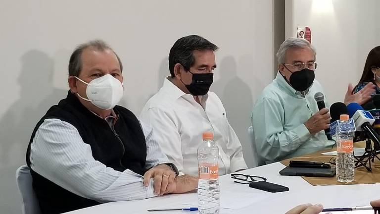 Rocha Moya Anunciando a su equipo de campaña.