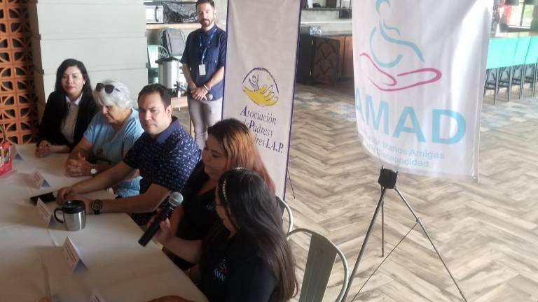 Integrantes de asociaciones de apoyo invitan a participar en el redondeo.