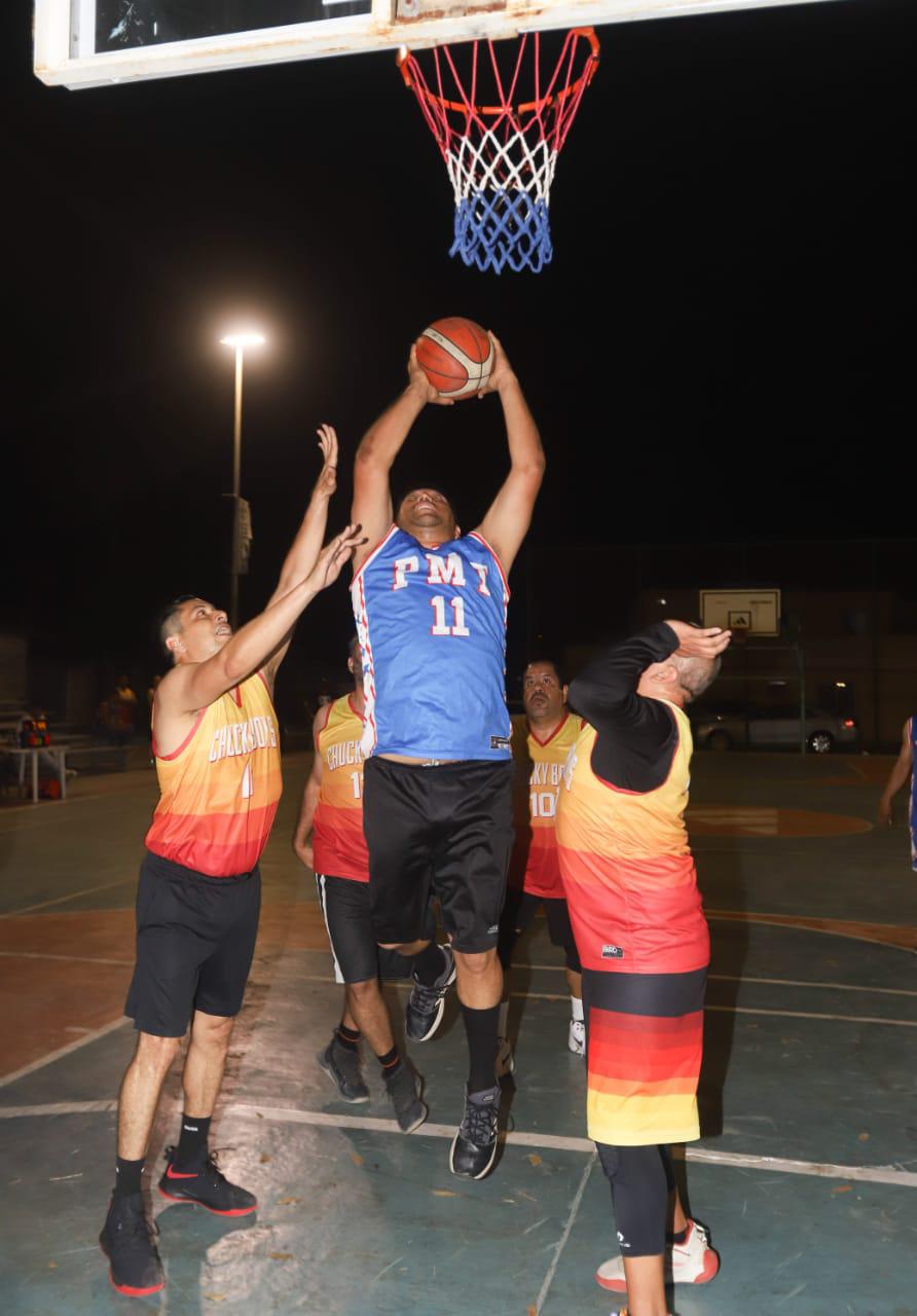 $!Chuckys Boys se adjudican categoría D de Baloncesto Veteranos