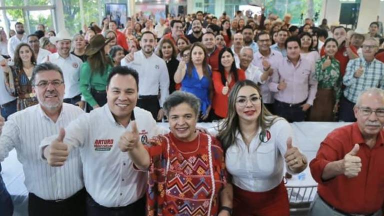 La Senadora Beatriz Paredes en un encuentro con militantes del PRI en Durango.