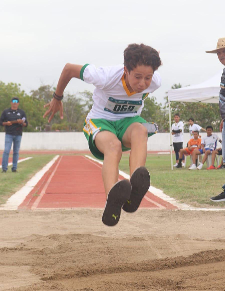 $!Estudiantes se evalúan en la prueba reina del atletismo