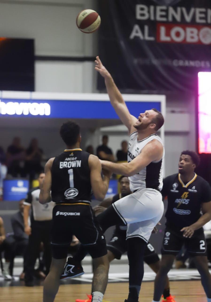 $!¡Rayos! Venados Basketball cae en el primero de la serie