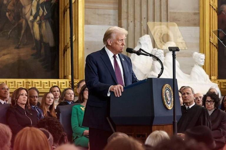 Juez federal bloquea orden de Trump para quitar ciudadanía por nacimiento en EU