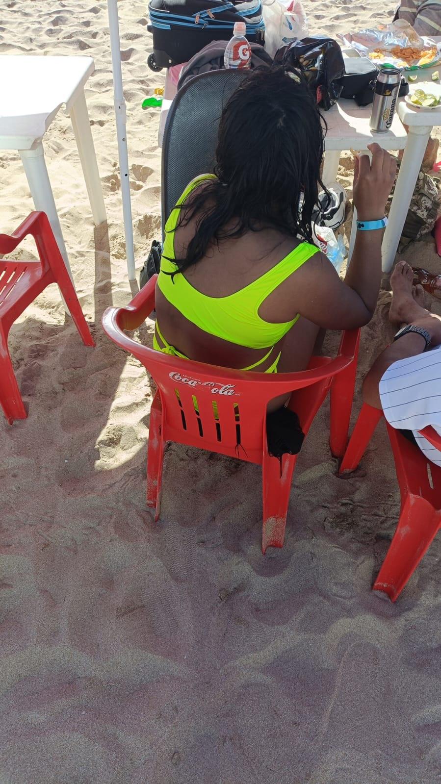 $!Policía Acuática rescata a dos adultos y a un menor del mar en Mazatlán