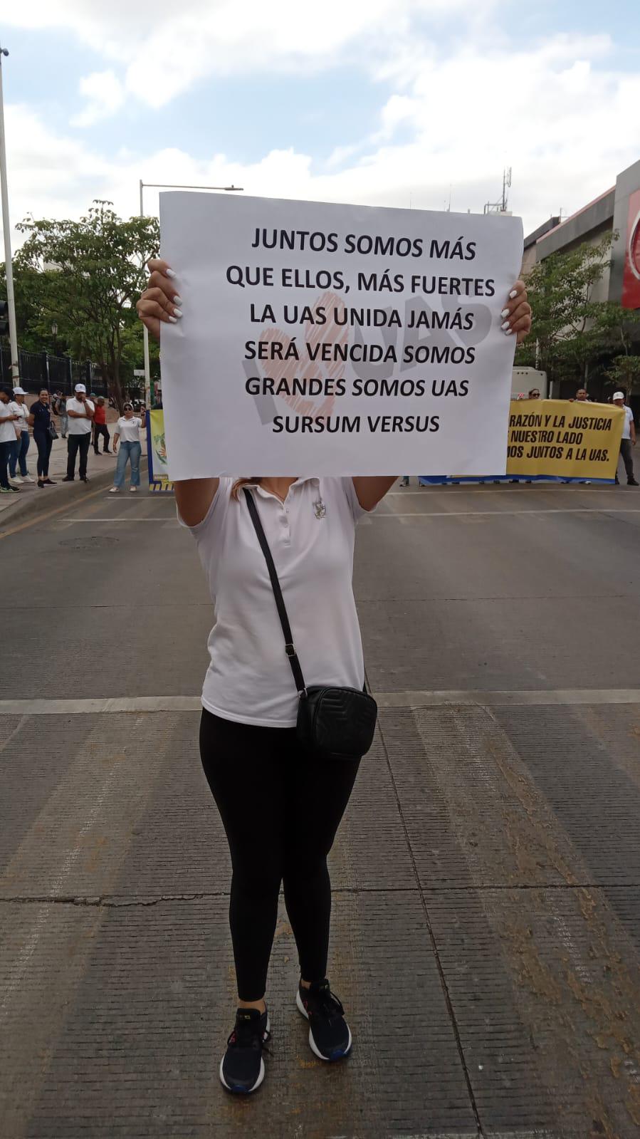 $!Toman los cruceros de Sinaloa en defensa de la UAS