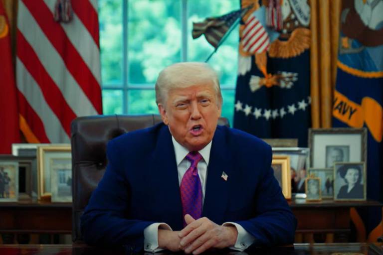 Trump amenaza a migrantes irregulares con embargar sus bienes y salarios si no se autodeportan