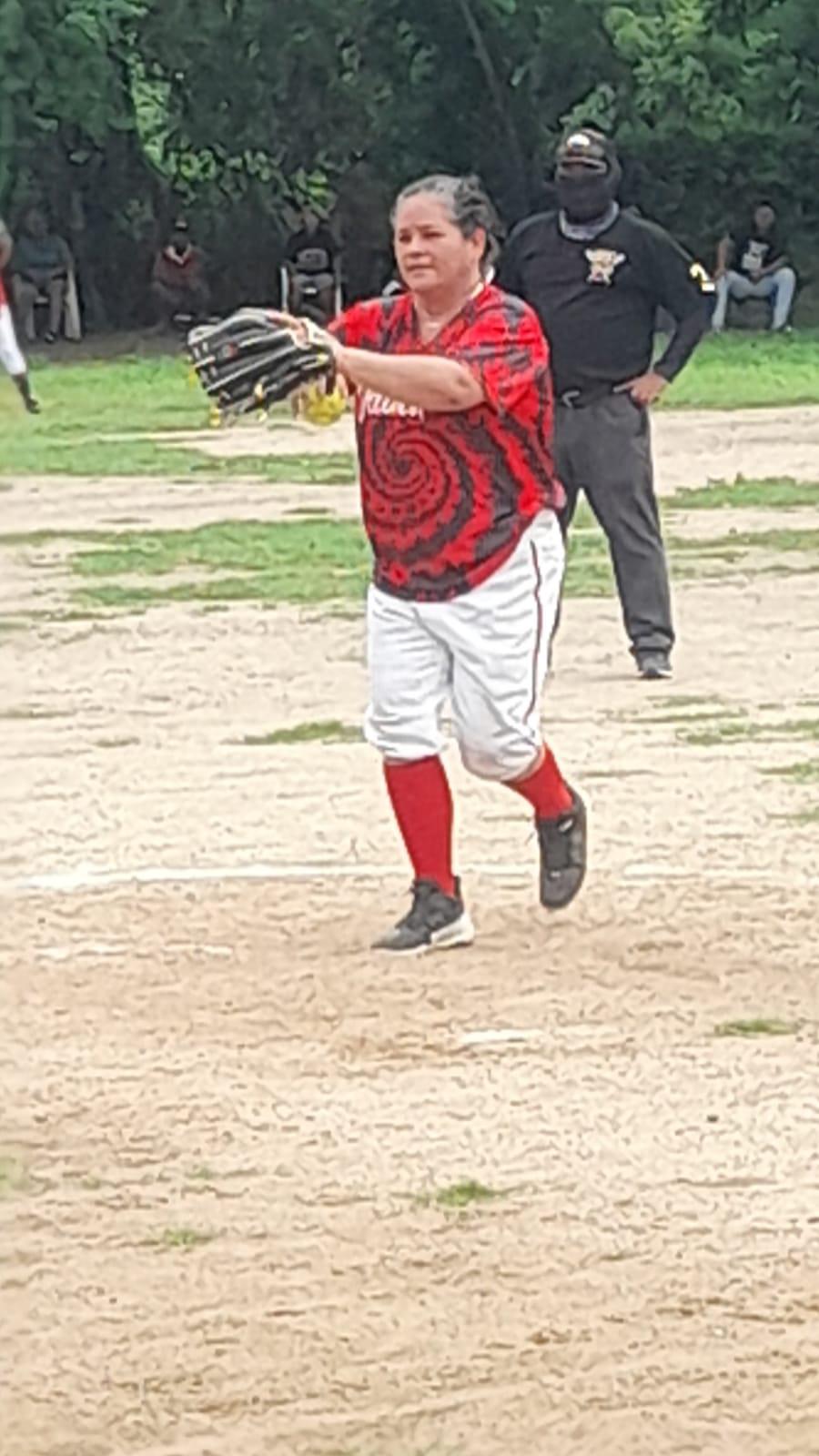 $!Rojas de Villa Unión pegan primero en final de Softbol Femenil Río Presidio