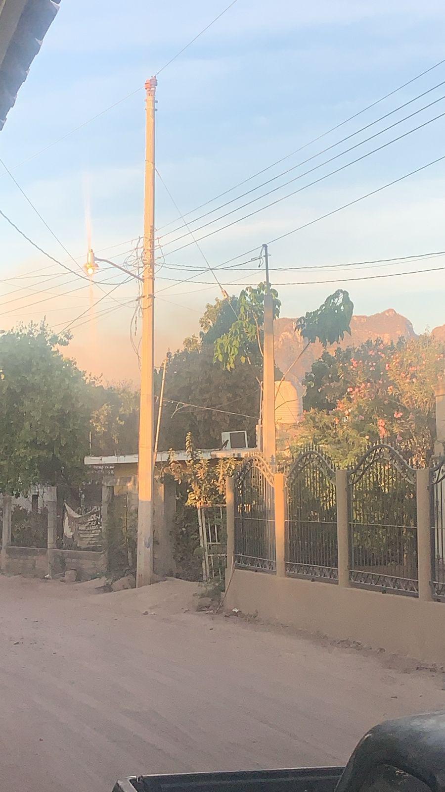 $!Vecinos de Rosario convocan a combatir el incendio en el cerro del Yauco