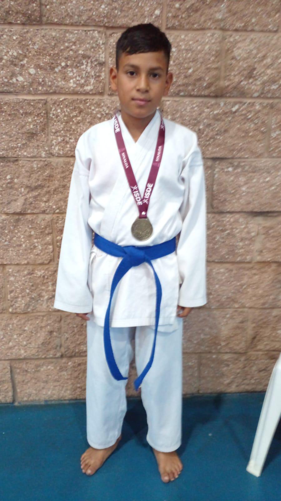 $!Regresan karatecas de Mazatlán con 32 medallas de preselectivo realizado en Culiacán