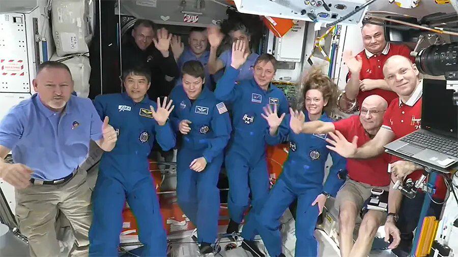$!SpaceX Dragon se acopla a la Estación Espacial Internacional con cuatro tripulantes