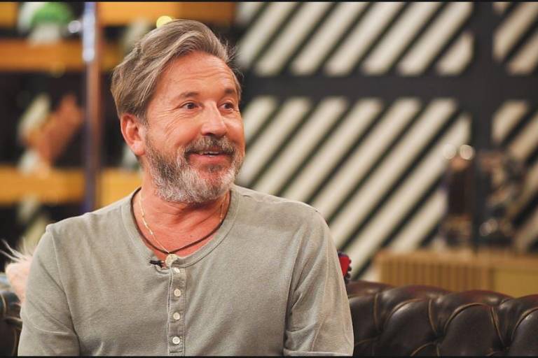 Revela Montaner que ayudó a Nodal a elegir el anillo para Belinda