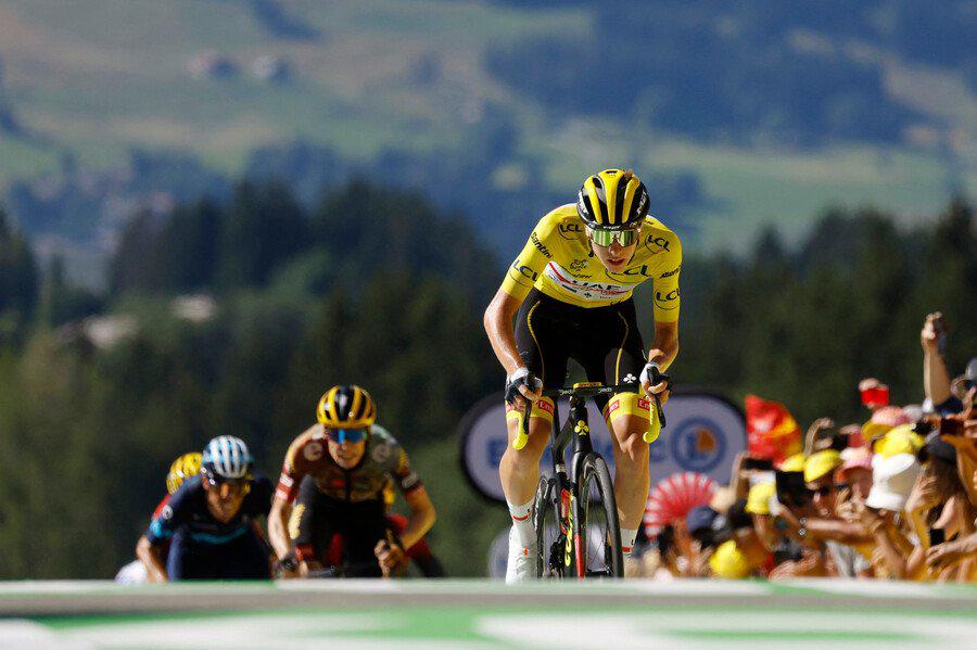 $!Magnus Cort Nielsen vuela en Megéve, para apuntarse la décima etapa del Tour de Francia