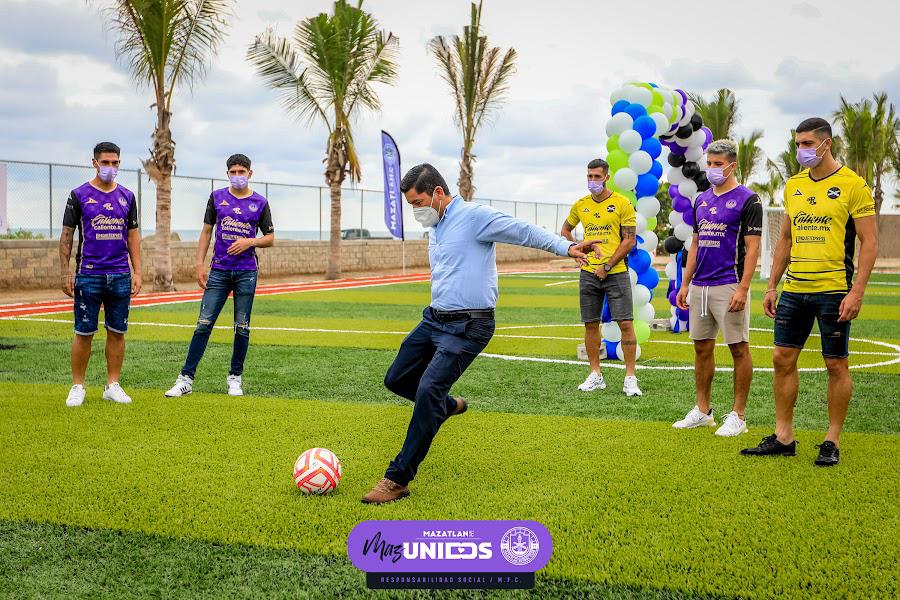 $!Mazatlán FC inaugura cancha en clínica de rehabilitación Oceánica