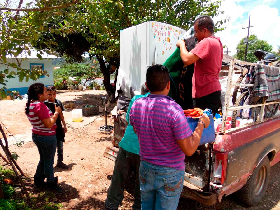 $!En julio de 2017, Chirimoyos y La Petaca se convirtieron en “pueblos fantasma” tras la incursión de grupos armados a la sierra del municipio de Concordia, hacia el sur de Sinaloa y colindancias con el estado de Durango. Tras amenazas de los grupos delictivos, cientos de personas huyeron dejando todo lo que tenían. Fotos: Archivo Noroeste.