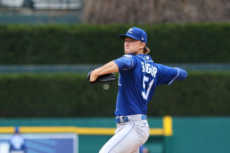 Brady Singer domina en triunfo de Reales ante Tigres