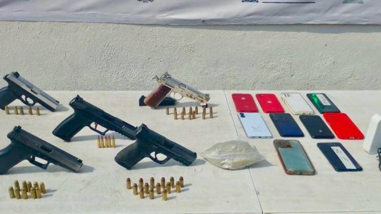 Autoridades incautaron armas, celulares y marihuana durante operativo en el penal de Aguaruto.