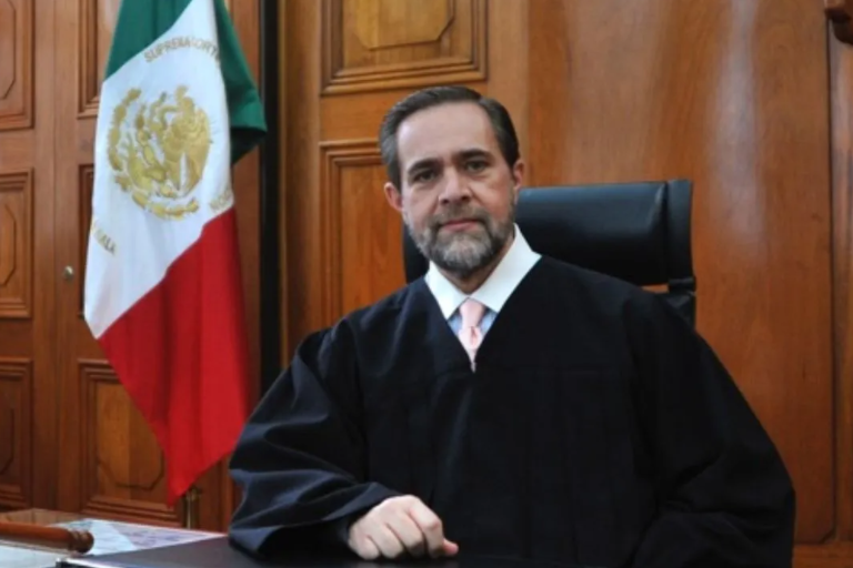 Renuncia ministro a su cargo; rechaza injurias, insultos e infundios que recibió