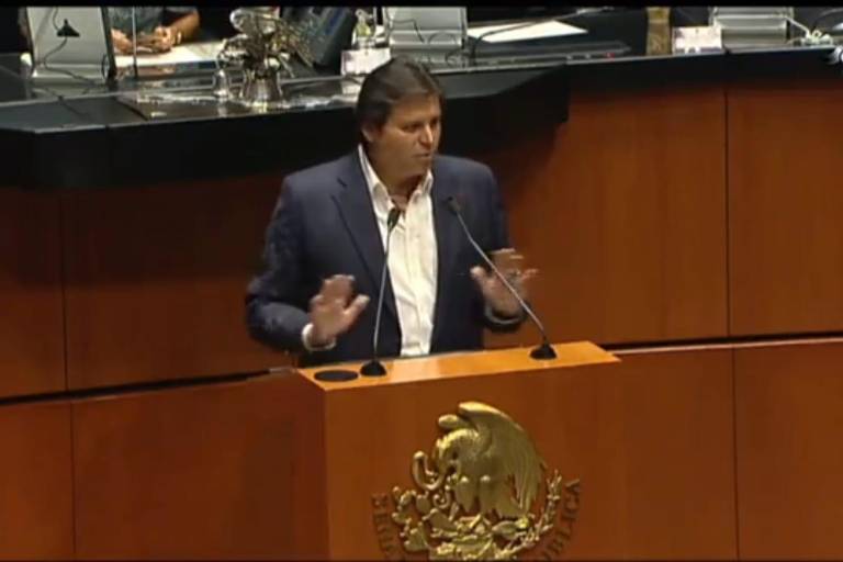 Reta Mario Zamora a los golpes a Fernández Noroña por ofender a mujeres en el Senado