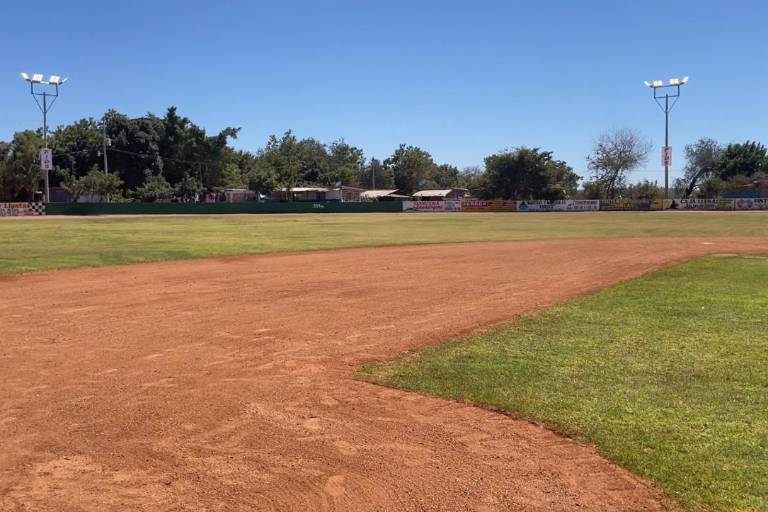 PIDS entrega rehabilitado campo de beisbol Los Caimanes, en Elota