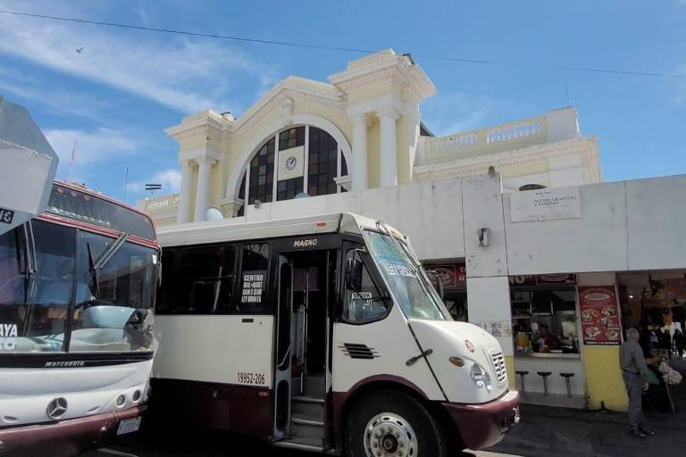 Camiones pasan con menos frecuencia por tráfico y no por violencia, en la noche: Vialidad y Transportes
