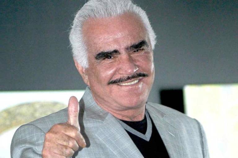 Lamentan famosos muerte de Vicente Fernández
