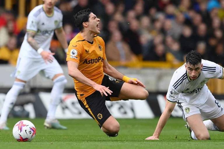 Raúl Jiménez no puede evitar caída de Wolves en el Molineux
