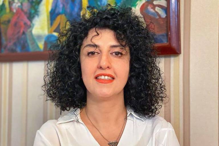 La activista iraní Narges Mohammadi, que está en prisión, gana Premio Nobel de la Paz