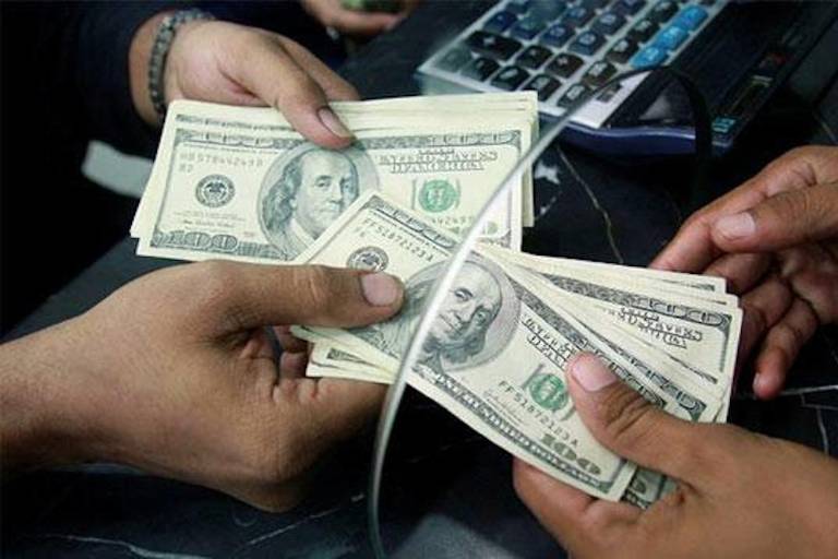 En EU avalan en comisión proyecto para imponer 5% de impuestos remesas