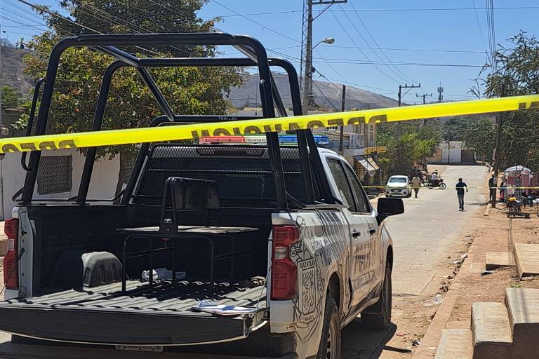 Comerciante queda grave tras ser atacado a balazos en su frutería en Mazatlán