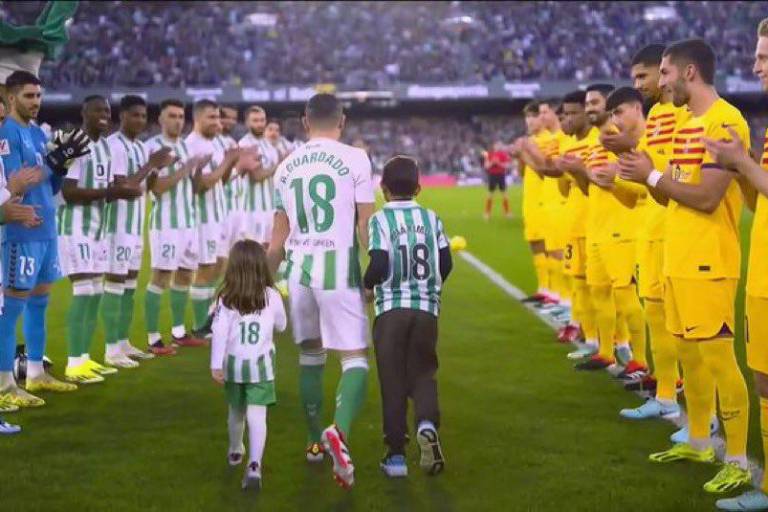 Afición del Betis despide a Andrés Guardado