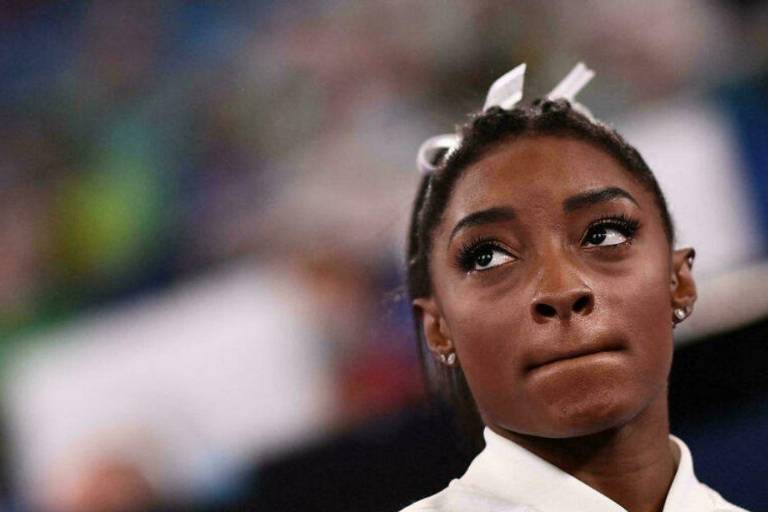 Simone Biles anuncia que no competirá en saltos y barras asiméticas