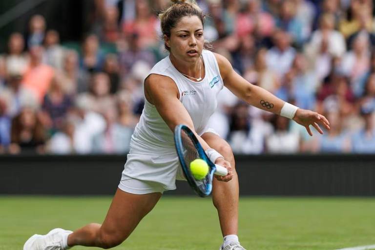 Renata Zarazúa cae en singles, pero mantiene viva la esperanza en dobles junto a Giuliana Olmos en Wimbledon