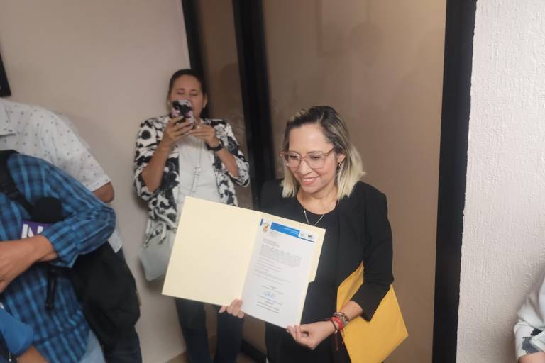 Comisión llama de nuevo a Denise Díaz para completar registro como aspirante a Rectoría de la UAS