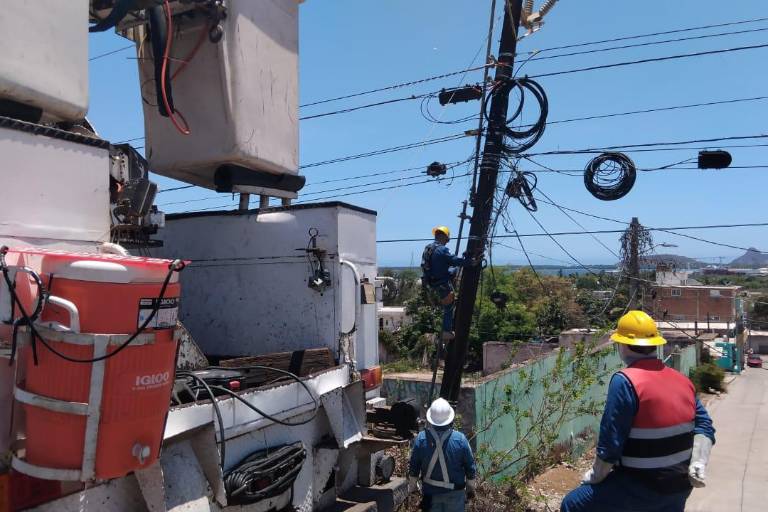 Lluvias dejan apagones en Mazatlán, señala Protección Civil