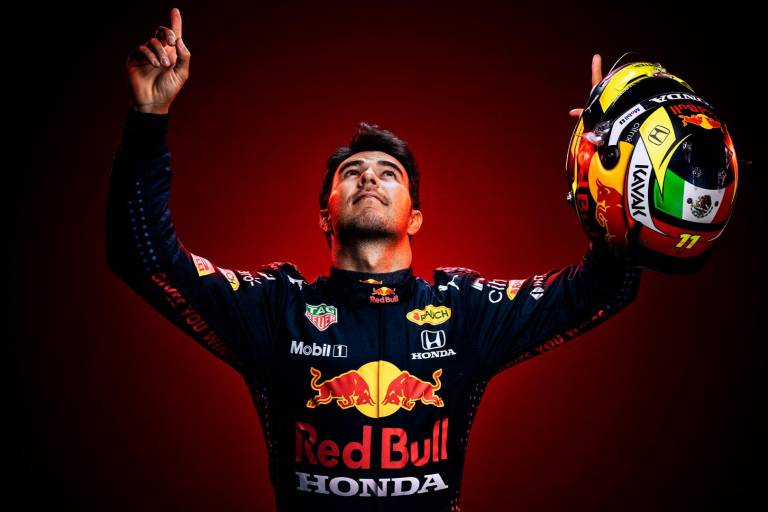 Quiero ganar a Max y él a mí, eso beneficia al equipo: Checo Pérez habla previo a su carrera